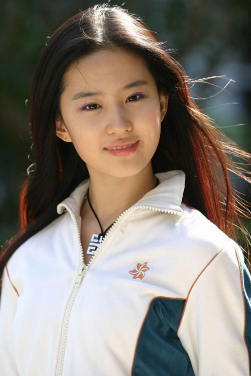 Tuy nhiên điều mà không ai có thể phủ nhận chính là khuôn mặt khả ái thanh cao, tự nhiên và ngọt ngào của Lưu Diệc Phi. Tuy nhiên điều mà không ai có thể phủ nhận chính là khuôn mặt khả ái thanh cao, tự nhiên và ngọt ngào của Lưu Diệc Phi.