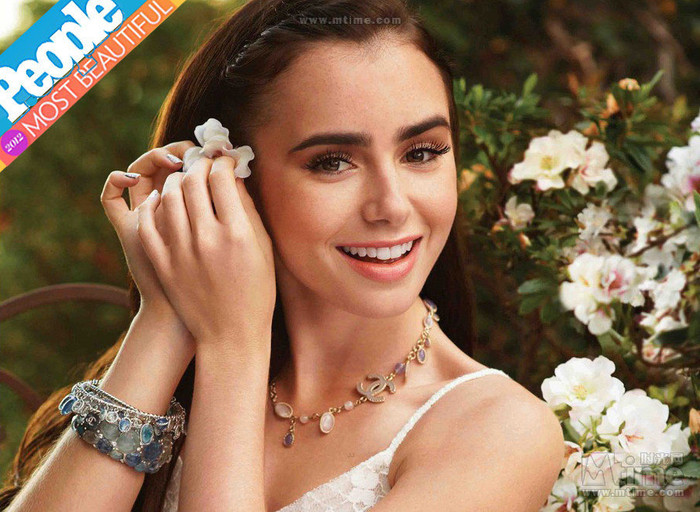 No.4 Lily Collins - Nàng Bạch Tuyết hoàn hảo nhất. Chính biểu cảm và gương mặt thiên thần, cùng đôi lông mày đã giúp cô được chọn vào vai nàng Bạch Tuyết.