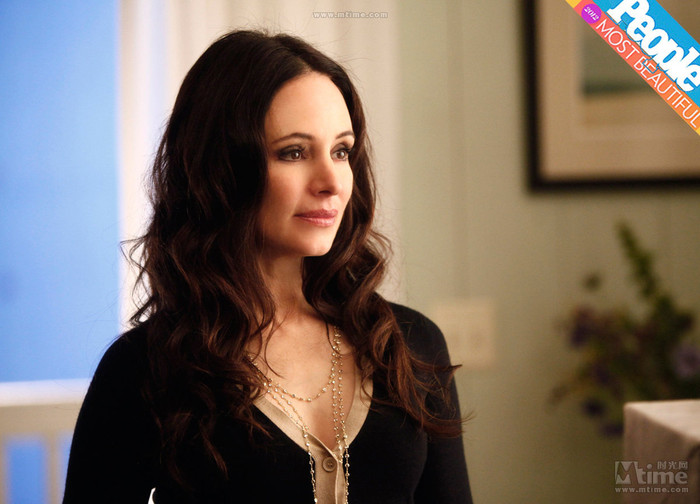 No.5 53 tuổi, nhưng sức hấp dẫn của Madeleine Stowe vẫn không hề mất đi.