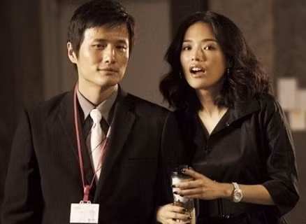 Duy Tử Duẫn tham gia chương trình "Khang Hy tới rồi" đã bị cô MC lém lỉnh Từ Hy Đệ "ép hỏi" đến mức phải khai nhận rằng: Anh cảm thấy Thư Kỳ là cô gái xinh đẹp nhất, từ khuôn mặt đến dáng người đều là độc nhất vô nhị.