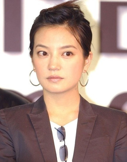 Triệu Vy, tốt nghiệp Học viện điện ảnh Bắc Kinh, ngôi trường danh tiếng bậc nhất Trung Quốc.