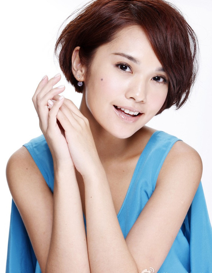 Chỉ cần đánh rối tóc sẽ giúp bạn có một kiểu tóc phong cách hơn.