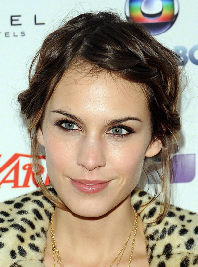 Một kiểu tóc rất đơn giản nhưng cũng rất đẹp và dễ thương. Chúc bạn thành công. Một kiểu tóc rất đơn giản nhưng cũng rất đẹp và dễ thương. Chúc bạn thành công.