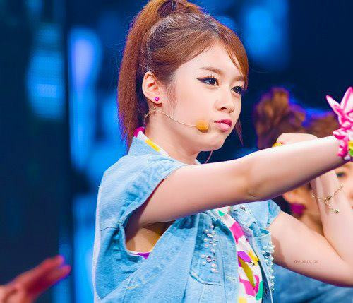 Một điều rất dễ phát hiện ra chính là cô nàng 9x này rất thích làm môi "thú mỏ vịt" dễ thương.