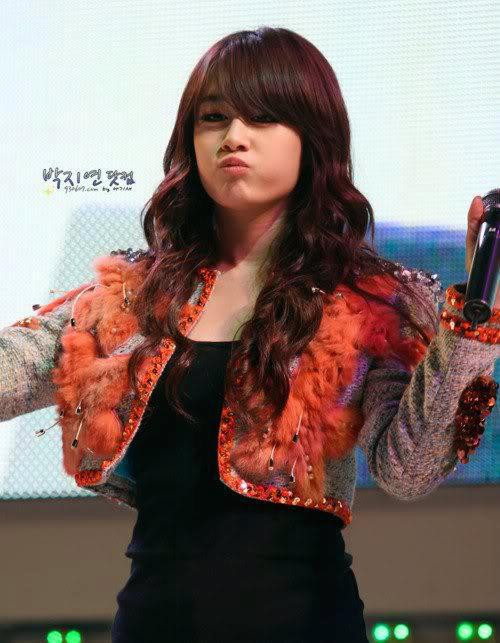 Lúc biểu diễn cũng không là ngoại lệ.