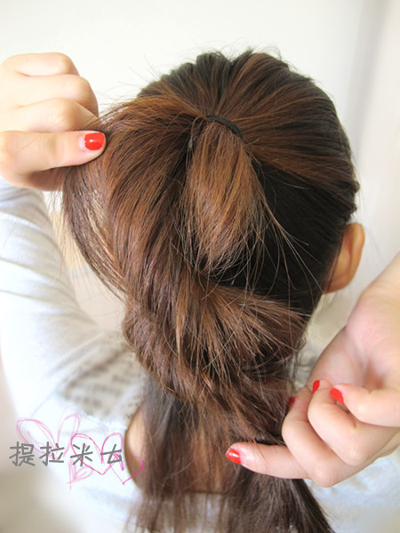 Sau khi cuốn lại dùng dây chun giữ chặt. Sau khi cuốn lại dùng dây chun giữ chặt.