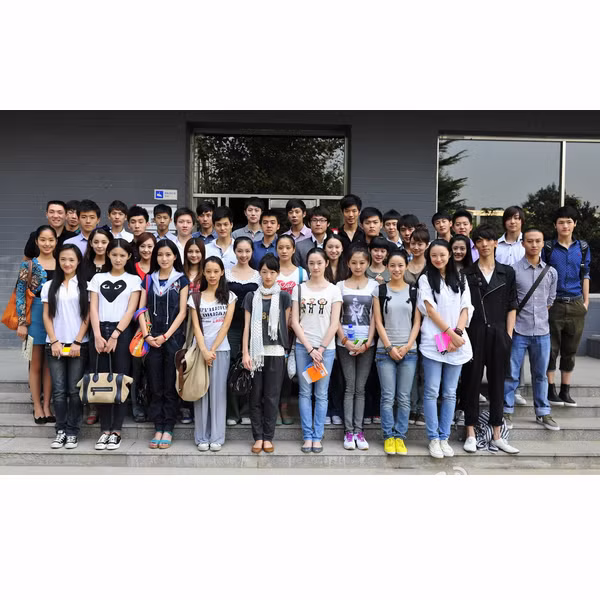 Vì bận rộn đóng phim nên cô đã bỏ lỡ kỳ thi đại học năm 2010, đến năm 2011 Châu Đông Vũ đỗ vào học viện điện ảnh Bắc Kinh. (Trong ảnh chụp Châu Đông Vũ đứng ngay chính giữ trong hàng đầu tiên.)