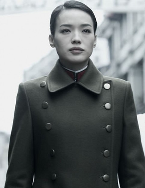 Vẻ đẹp quân nhân còn cuốn hút hơn so với xiêm y lộng lẫy. Vẻ đẹp quân nhân còn cuốn hút hơn so với xiêm y lộng lẫy.