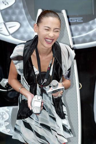 Trả lời họp báo thôi mà Trương Bá Chi cũng cười sung sướng đến thế. Trả lời họp báo thôi mà Trương Bá Chi cũng cười sung sướng đến thế.