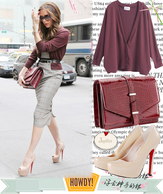 Ngôi sao thời trang Victoria Beckham luôn là tiêu điểm mỗi khi xuất hiện, sự kết hợp tài tình giữa váy liền thân vào áo len khiến Victoria càng sang trọng hơn.