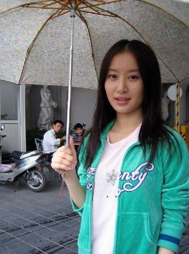 Cô nàng Thư Sướng không trang điểm vẫn khoe được mặt mộc xinh xắn.