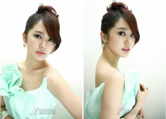 Cô "tiểu thư" Yoon Eun Hee kiêu sa với mái tóc búi cao cùng tóc mái dài che một bên trong "Chàng quản gia của tôi". Cô "tiểu thư" Yoon Eun Hee kiêu sa với mái tóc búi cao cùng tóc mái dài che một bên trong "Chàng quản gia của tôi".