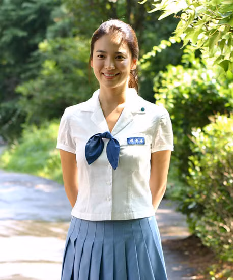 Thanh lịch với kiểu tóc đuôi ngựa.