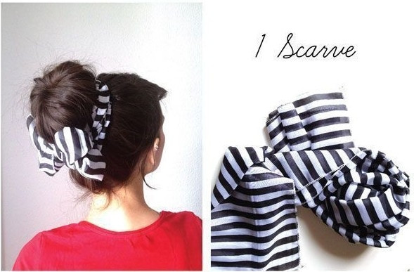 Sau khi búi cao theo hình tròn, dùng một chiếc khăn hình chữ nhật vòng quanh búi tóc và thắt nơ phía sau.