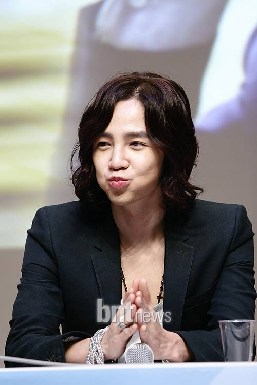 Mỹ nam "yểu điệu" của màn ảnh Hàn Jang Geun Suk tóc dài, môi thắm còn đáng yêu hơn cả con gái. Mỹ nam "yểu điệu" của màn ảnh Hàn Jang Geun Suk tóc dài, môi thắm còn đáng yêu hơn cả con gái.