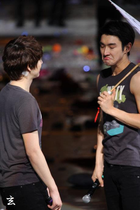 Kyu Hyun nói gì mà Siwon phản đối giữ quá. Kyu Hyun nói gì mà Siwon phản đối giữ quá.