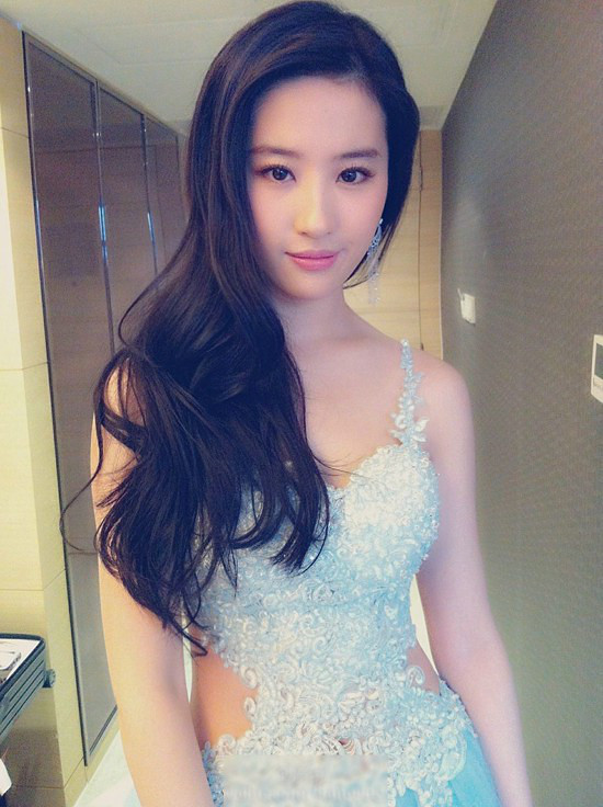 Góc ảnh tự nhiên, không quá chuyên nghiệp nhưng vẫn toát lên được vẻ đẹp của nàng "Tiểu long nữ' Lưu Diệc Phi.