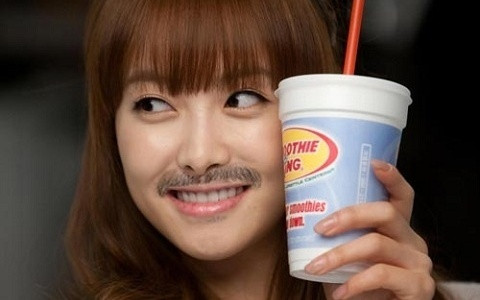 Cô nàng nữ tính, dịu dàng Victoria của nhóm f(x) bỗng nhiên trở nên manly hơn lúc nào hết.