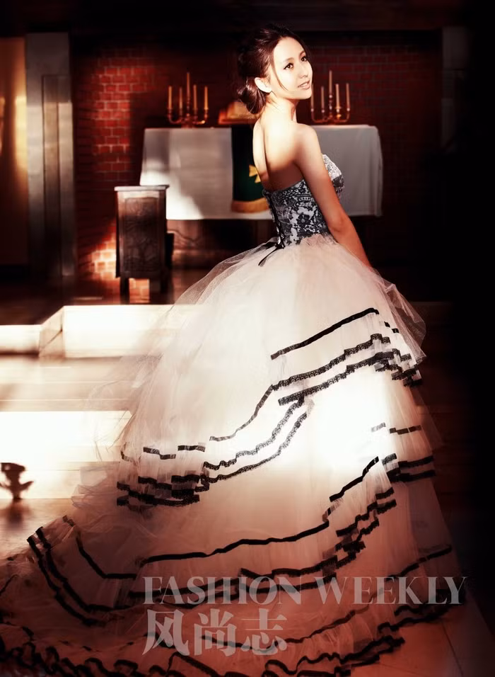 Đồng Lệ Á, một bông hoa Tân Cương khác của Trung Quốc.