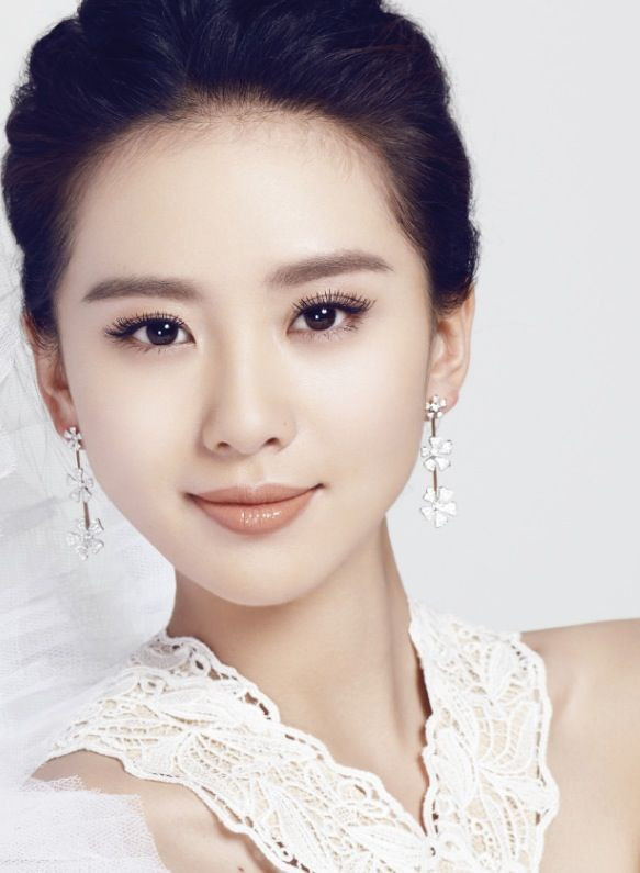 Một khuôn mặt hài hòa rất dễ tạo cảm tình với mọi người khi tiếp xúc. Một khuôn mặt hài hòa rất dễ tạo cảm tình với mọi người khi tiếp xúc.