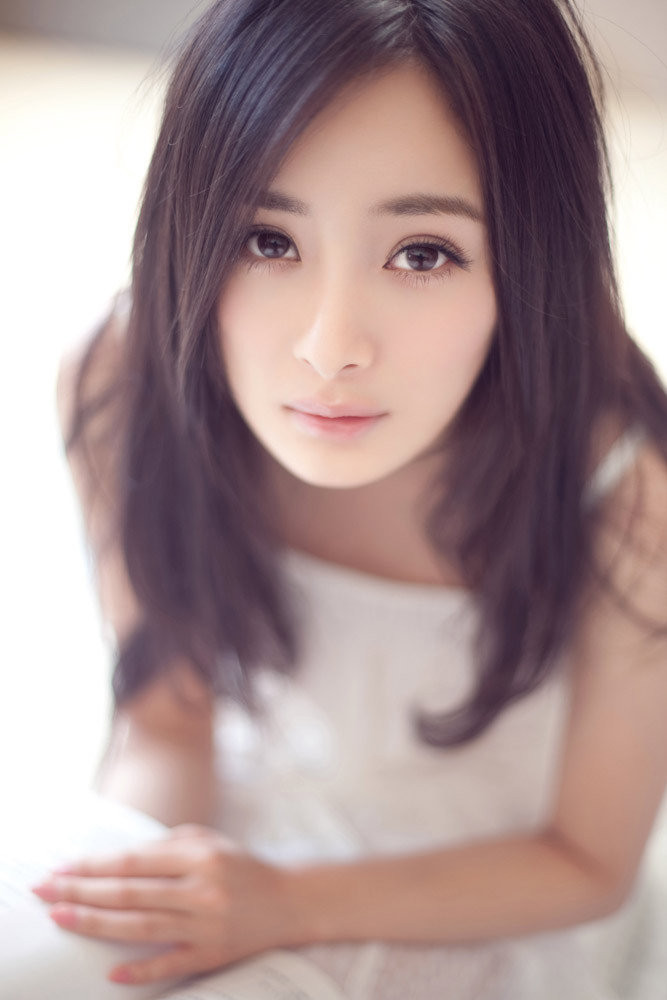 Nàng tiểu hoa đán còn được bình chọn là người sở hữu đôi mắt đẹp nhất Trung Quốc. Nàng tiểu hoa đán còn được bình chọn là người sở hữu đôi mắt đẹp nhất Trung Quốc.