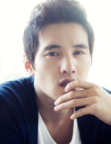 Won Bin, được xem là một trong những nam nghệ sĩ Hàn Quốc nổi tiếng nhất châu Á. Với vẻ ngoài điển trai, nam tính, đáng yêu và tài năng diễn xuất tốt, anh đã làm say mê những người mê điện ảnh.