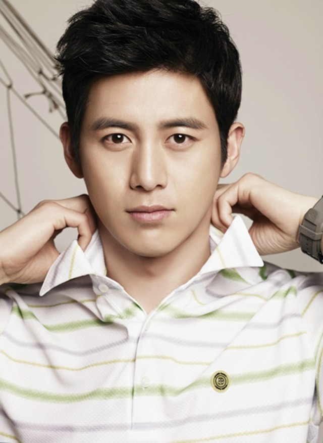 Go Soo, nam diễn viên khá quen thuộc với khán giả qua bộ phim 'Hoa hồng xanh'.