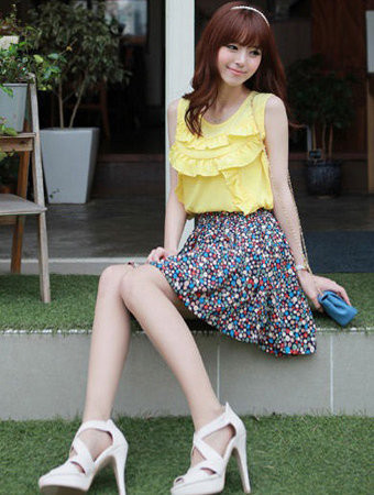 Với chiều dài trên đầu gối không chỉ "khoe" được đôi chân dài và còn khoe được vẻ nữ tính, điệu đà của bạn gái.