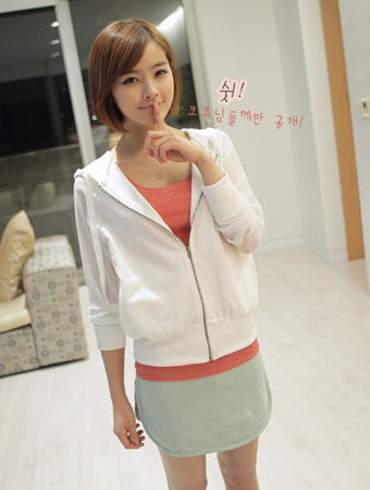 Váy thể thao trẻ trung, thoải mái hoạt động.