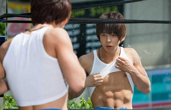 Thành viên của nhóm nhạc Super Junior, Kim Ki Bum sau một thời gian vắng bóng, ngày trở lại với cơ bụng 6 múi khiến fan đều "ngất ngây". Thành viên của nhóm nhạc Super Junior, Kim Ki Bum sau một thời gian vắng bóng, ngày trở lại với cơ bụng 6 múi khiến fan đều "ngất ngây".