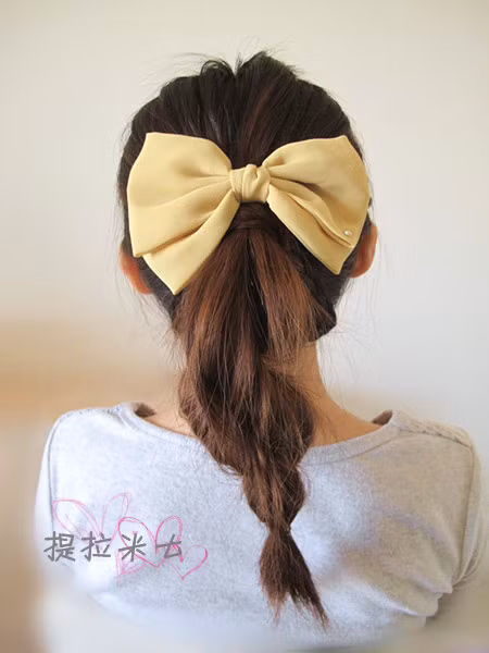 Kiểu 1: Tóc tết đuôi ngựa.