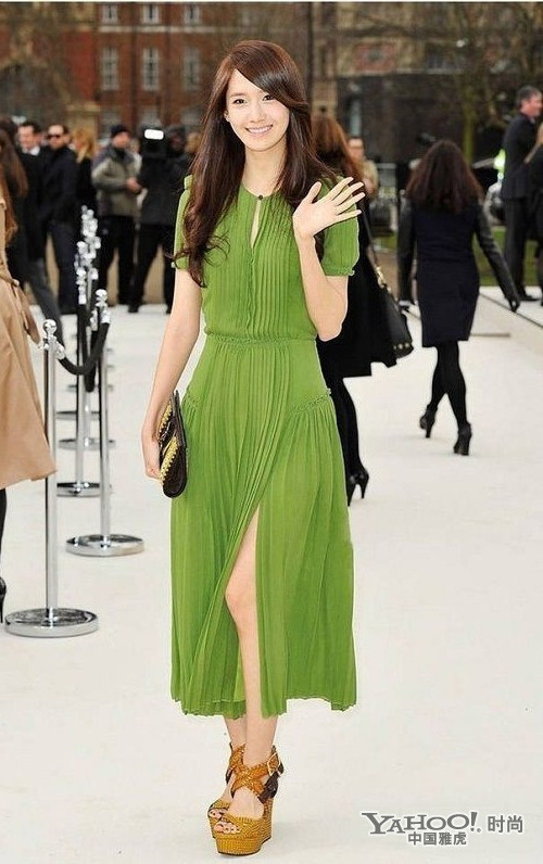 Yoona với đầm voan trẻ trung khoe dáng người thanh mảnh. Yoona với đầm voan trẻ trung khoe dáng người thanh mảnh.