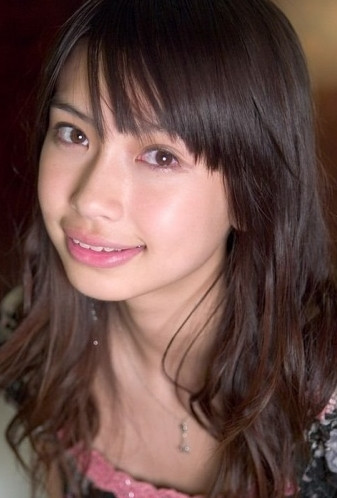 Trước khi trở thành "mỹ nhân" lôi cốn trên màn ảnh thì người đẹp Angela Baby đã phải trải qua một ca phẫu thuật để điều chỉnh lại hàm răng hô. Trước khi trở thành "mỹ nhân" lôi cốn trên màn ảnh thì người đẹp Angela Baby đã phải trải qua một ca phẫu thuật để điều chỉnh lại hàm răng hô.