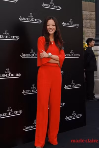 Xuất hiện ở mọi sự kiện đều với một thân hàng hiệu rất tinh tế, giúp tôn dáng của nàng "én nhỏ", đẹp đâu cần phải hở.