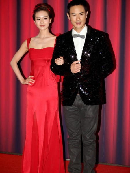 Sang trọng, quyến rũ với sắc đỏ nồng nàn. Sang trọng, quyến rũ với sắc đỏ nồng nàn.