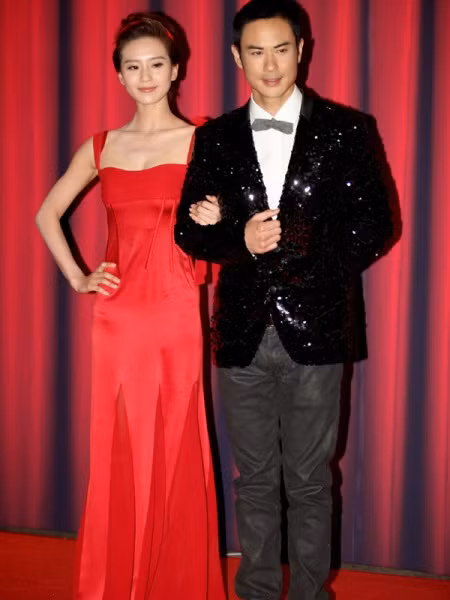 Sang trọng, quyến rũ với sắc đỏ nồng nàn.