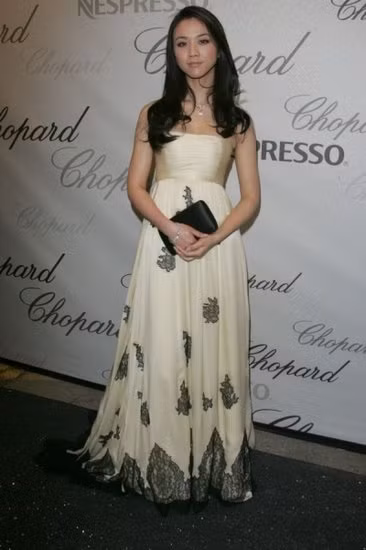 Nếu biết đến Thang Duy thì ai cũng biết cô nổi tiếng nhờ bộ phim "Sắc, Giới". Nhưng ngoài đời, phong cách của cô lại nhẹ nhàng, trang nhã.