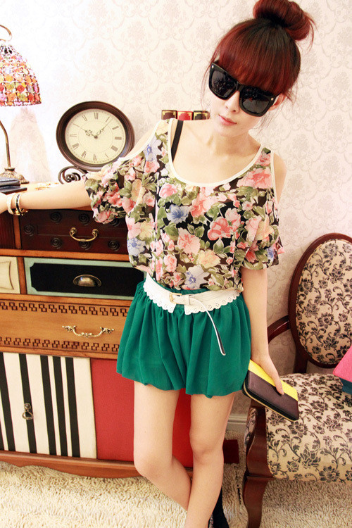 Phong cách trẻ trung với quần voan.