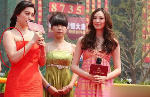 Đứng cạnh người mẫu Ngô Bội Từ càng tạo nên sự đối lập rõ rệt.