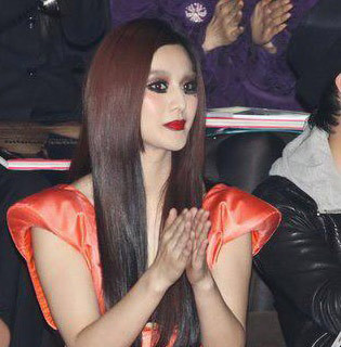 Khi phát phì điểm dễ thấy nhất của Phạm Băng Băng là bắp tay và má.