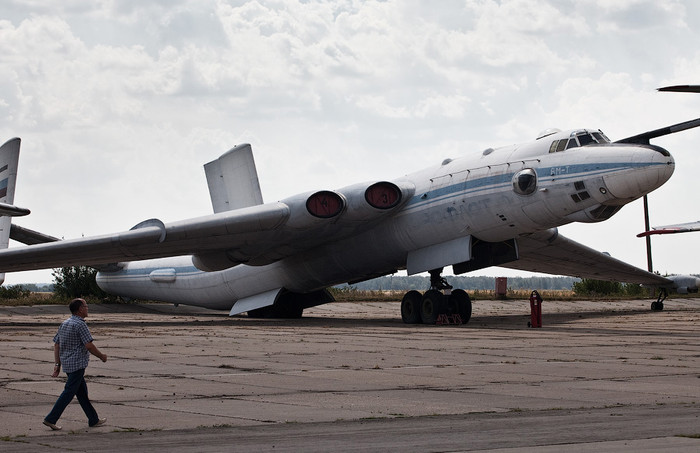 Vận tải cơ VM-T Atlant. VM-T Atlant là một sản phẩm của phòng thiết kế Myasishchev. Đây là một biến thể sửa đổi của ném bom chiến lược 3M, dùng để vận chuyển hàng hóa và máy bay. Vận tải cơ VM-T Atlant. VM-T Atlant là một sản phẩm của phòng thiết kế Myasishchev. Đây là một biến thể sửa đổi của ném bom chiến lược 3M, dùng để vận chuyển hàng hóa và máy bay.