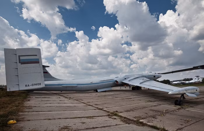 Vận tải cơ VM-T Atlant siêu trường siêu trọng trông khá hầm hố.