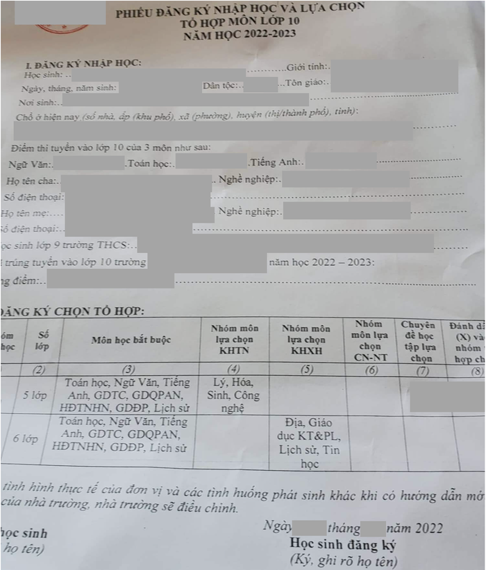 Phiếu đăng ký nhập học và lựa chọn tổ hợp môn lớp 10 do bạn đọc cung cấp. Ảnh: Nhật Minh Phiếu đăng ký nhập học và lựa chọn tổ hợp môn lớp 10 do bạn đọc cung cấp. Ảnh: Nhật Minh