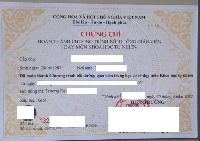 Chứng chỉ hoàn thành chương trình bồi dưỡng giáo viên môn Khoa học tự nhiên của cô Bùi Thanh - Ảnh Nhật Minh Chứng chỉ hoàn thành chương trình bồi dưỡng giáo viên môn Khoa học tự nhiên của cô Bùi Thanh - Ảnh Nhật Minh