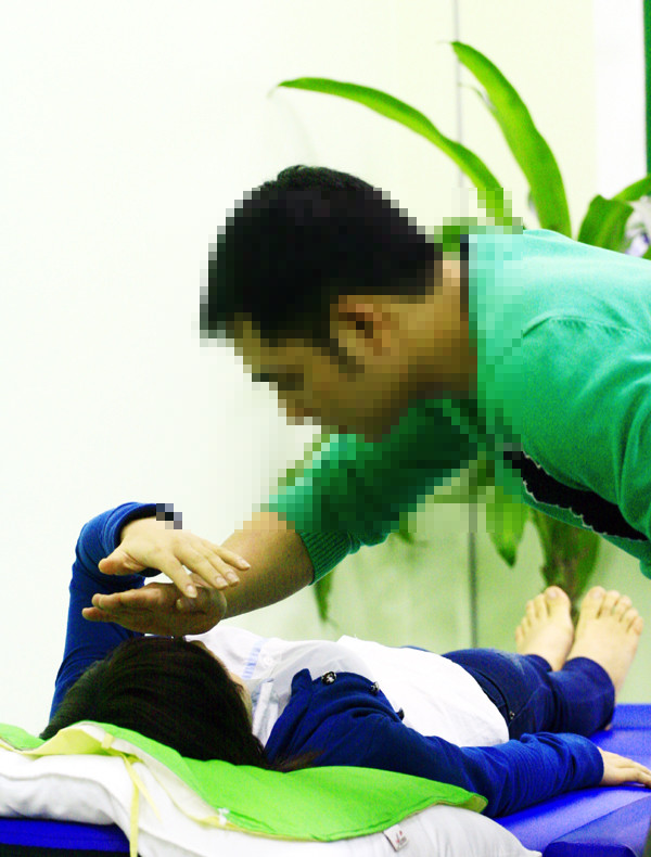 Có rất nhiều phương pháp thôi miên. Trong đó Nhân điện và Thôi miên kết hợp giúp thân chủ thư giãn