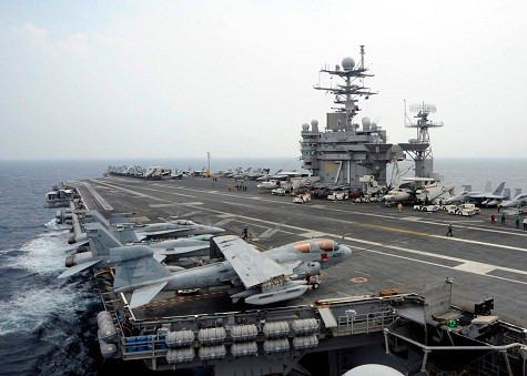Eisenhower sẽ thay thế tàu sân bay Abraham Lincoln. Eisenhower sẽ thay thế tàu sân bay Abraham Lincoln.