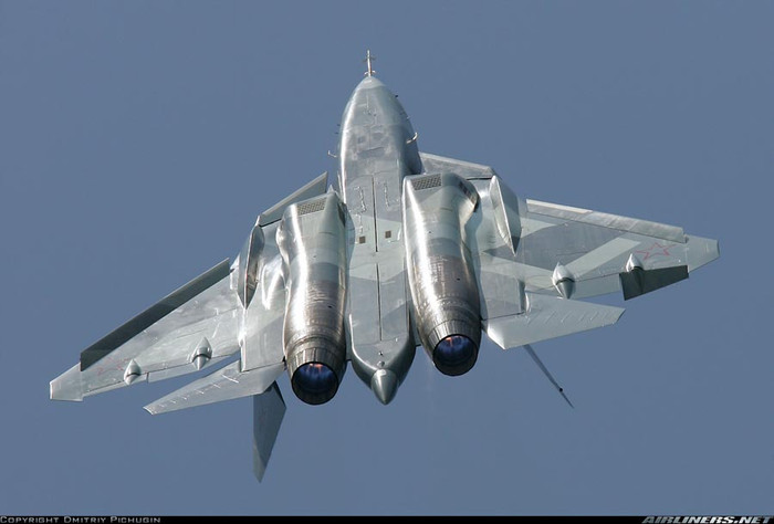 Cho đến nay, mẫu tiêm kích thế hệ 5 Su-T-50 thứ 2 đã thực hiện hơn 50 chuyến bay thử nghiệm kể từ khi nó thực hiện chuyến bay đầu tiên vào ngày 3 tháng 3 năm 2011 tại sân bay Komsomolsk-on-Amur.