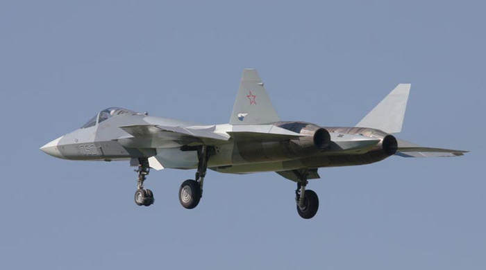 Hình ảnh chuyến bay thử nghiệm của chiếc tiêm kích T-50 thứ 3 tại sân bay tại sân bay của Viện nghiên cứu bay M.M. Gromov ở Zhukovsky.