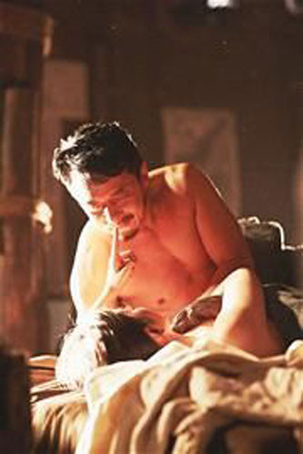 Dù đã có nhiều kinh nghiệm đóng cảnh nóng, Lý Băng Băng vẫn rất run khi diễn cùng Thành Long, nữ diễn viên chia sẻ. Dù đã có nhiều kinh nghiệm đóng cảnh nóng, Lý Băng Băng vẫn rất run khi diễn cùng Thành Long, nữ diễn viên chia sẻ.