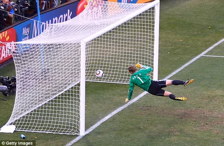 Tuyển Anh mất oan một bàn thắng ở VCK World Cup 2010.